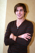 Zac Efron : zac_efron_1234892671.jpg