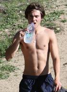 Zac Efron : zac_efron_1237492257.jpg