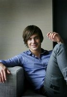 Zac Efron : zac_efron_1252344400.jpg