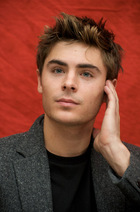 Zac Efron : zac_efron_1258787888.jpg