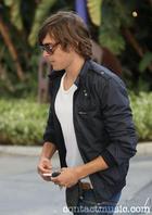 Zac Efron : zac_efron_1265138792.jpg