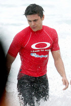 Zac Efron : zac_efron_1266425327.jpg