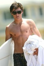 Zac Efron : zac_efron_1266882079.jpg