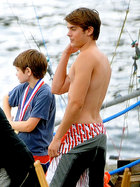 Zac Efron : zac_efron_1269044984.jpg