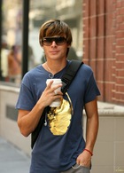 Zac Efron : zac_efron_1271701252.jpg