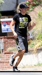 Zac Efron : zac_efron_1273425115.jpg