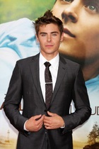 Zac Efron : zac_efron_1281200962.jpg