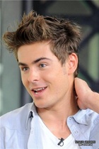 Zac Efron : zac_efron_1281640881.jpg