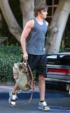 Zac Efron : zac_efron_1282928549.jpg