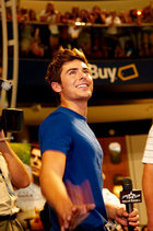 Zac Efron : zac_efron_1285866599.jpg