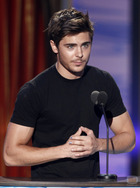 Zac Efron : zac_efron_1286817095.jpg