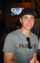 Zac Efron : zac_efron_1287958678.jpg