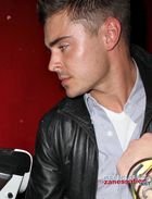 Zac Efron : zac_efron_1298418411.jpg