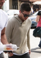 Zac Efron : zac_efron_1299616163.jpg