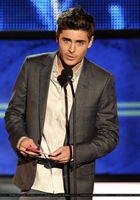 Zac Efron : zac_efron_1300286832.jpg