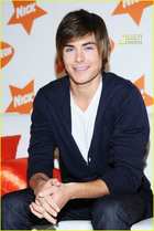 Zac Efron : zac_efron_1300386557.jpg