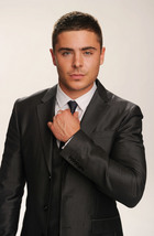 Zac Efron : zac_efron_1300386621.jpg