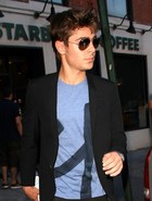 Zac Efron : zac_efron_1300470168.jpg