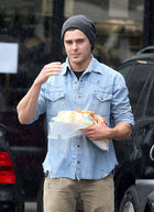 Zac Efron : zac_efron_1300497444.jpg