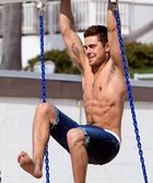 Zac Efron : zac_efron_1301378907.jpg