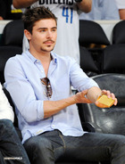 Zac Efron : zac_efron_1301762773.jpg