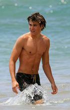 Zac Efron : zac_efron_1301857652.jpg