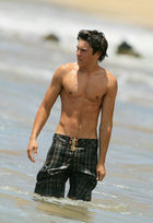 Zac Efron : zac_efron_1301857654.jpg