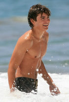 Zac Efron : zac_efron_1301857659.jpg