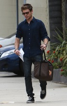 Zac Efron : zac_efron_1303663081.jpg