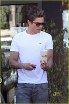 Zac Efron : zac_efron_1304009814.jpg