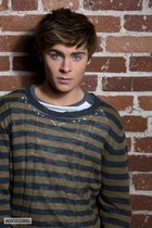 Zac Efron : zac_efron_1305496975.jpg