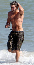 Zac Efron : zac_efron_1309708442.jpg