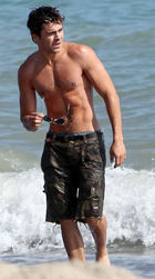 Zac Efron : zac_efron_1309708469.jpg