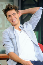 Zac Efron : zac_efron_1310836594.jpg