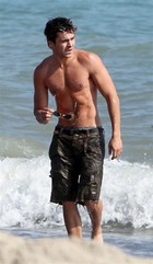 Zac Efron : zac_efron_1311440972.jpg