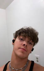 Zach Herron : zach-herron-1607277293.jpg