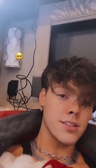 Zach Herron : zach-herron-1607635139.jpg