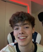 Zach Herron : zach-herron-1622947290.jpg