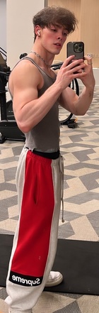 Zach Herron : zach-herron-1650556804.jpg