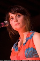 Zooey Deschanel : zooey-deschanel-1381334387.jpg