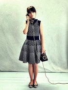 Zooey Deschanel : zooey-deschanel-1382133084.jpg